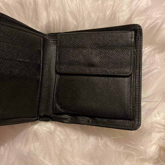 Louis  Vuitton Tiaga bi fold - Picture 5 of 6